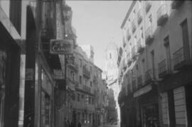 Calle de Juan Bravo con vistas a la Torre de la Catedral de Segovia