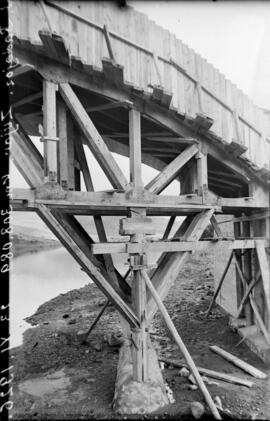 Sustitución del puente metálico sobre el río Zújar, en el km 308,089 de la línea de Madrid a Bada...