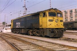 Locomotora diésel - eléctrica 321 - 077 - 0 de la serie 321 - 001 a 080 de RENFE, ex 2177 de la s...