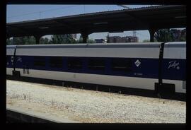 Composición de Talgo Pendular 200 o Talgo 6 en Madrid - Chamartín, con logotipo de Largo Recorrid...