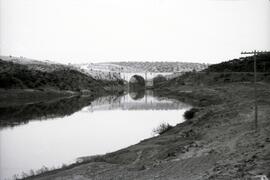 Sustitución del antiguo puente metálico sobre el río Guadiana. Línea de Mérida a Los Rosales (Sev...