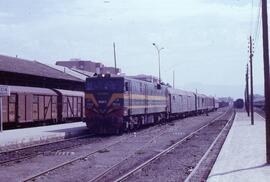 Locomotoras diésel - eléctricas de la serie 319 - 001 a 060 y 071 a 103 de RENFE, ex. 1901 a 1960...