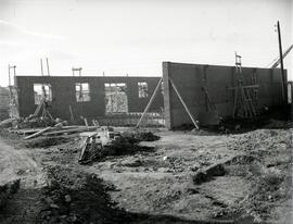 Construcción del nuevo depósito de automotores de la estación de Madrid - Cerro Negro de la línea...