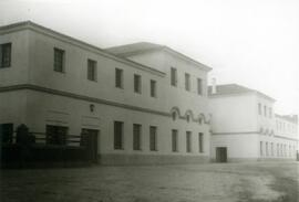 TÍTULO DEL ÁLBUM: Estación de Valencia de Alcántara: nuevo edificio de viajeros / 1ª División Téc...