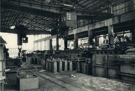 Trabajos de laminación en la fábrica metalúrgica de Sagunto