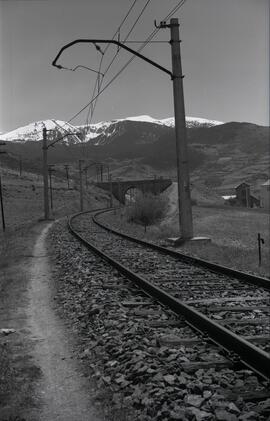 Línea ferroviaria electrificada de Ripoll a Puigcerdá, en el Pirineo catalán