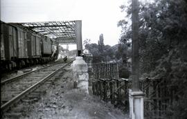 Sustitución del antiguo puente metálico sobre el río Duero, en las proximidades del km 237,514 de...