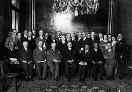 Posado de algunos de los asistentes al XI Congreso Internacional de Ferrocarriles, celebrado en M...