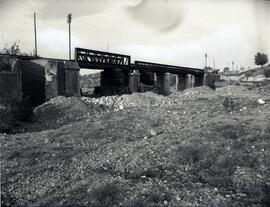 Sustitución del puente metálico existente de celosía enrejillada por el puente o viaducto de horm...