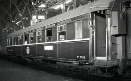 Coche restaurante WR 3568 de la serie 3562-3569 de la Compañía Wagons-Lits detenido en la estació...