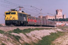 Tren Talgo III Santander-Alicante a su paso por Medina del Campo