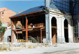 Obras en el pabellón de llegadas del edificio de viajeros de la estación de Madrid - Delicias, re...