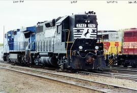 Noth Fond du Lac - Shops Yard. Vista de las locomotoras diésel WS-2742 (GP38), ex SOO, CR-6257 (C...