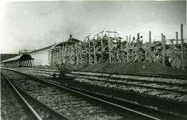 Construcción del nuevo depósito de automotores de la estación de Madrid - Cerro Negro de la línea...