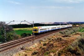 Electrotrenes serie 444, construidos por Construcciones y Auxiliar de Ferrocarriles (CAF) y Mater...