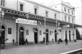 Exposición de material rodante en el antiguo depósito de la estación de Vilanova i La Geltrú, con...