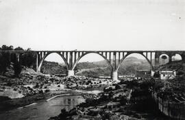 Viaducto o puente sobre el río Huéznar, denominado Huéznar III, situado en el km 194,562 de la lí...