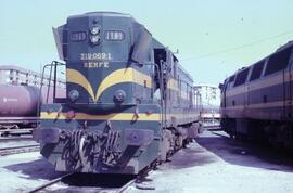 Locomotoras diésel - eléctricas de la serie 319 - 001 a 060 y 071 a 103 de RENFE, ex. 1901 a 1960...