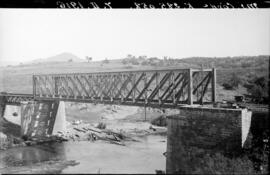 Puente de Guarrizas III, de dos tramos, en el km 285,058 de la línea de Manzanares a Córdoba, den...