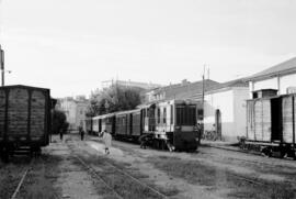 Composición de viajeros del Ferrocarril de Carcagente a Denia, ex Compañía del Norte, remolcada p...