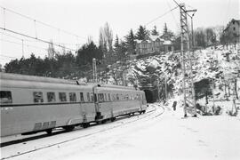 Automotor diésel TAF de la serie 595 de RENFE en la estación de Cercedilla nevada