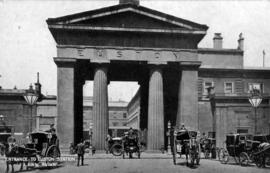 Entrada a la estación de Euston.