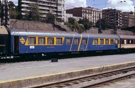 Coche restaurante metálico RRR 8004 de la serie RRR 8001 a 8008 de RENFE, fabricada por Wegmann e...