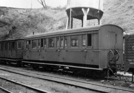 Coche de viajeros C fvt nº 45 con furgón del Ferrocarril de La Robla, construido por Société Gene...