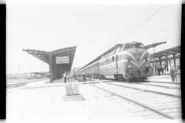 Tren Iberia Expreso, diurno en la parte española y que cubría la línea Madrid - Bilbao / Hendaya ...