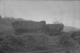 Tolvas en desuso junto a las vías de la estación de San Pedro de los Ferrocarriles de Langreo (Gi...