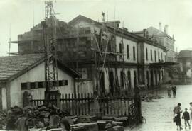 Ampliación del antiguo edificio de viajeros de la estación de Monforte.línea Palencia a la Coruña