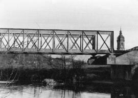 Puente de estructura metálica sobre el río Ibaizabal del Ferrocarril de Amorebieta-Guernica-Bermeo