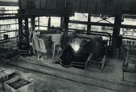 Trabajo del acero en la fábrica metalúrgica de Sagunto