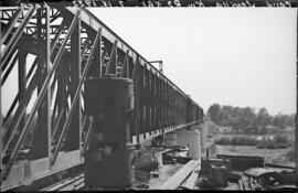 Puente sobre el río Guadalquivir a su paso por Lora del Río, en el km 82,561 de la línea Córdoba-...