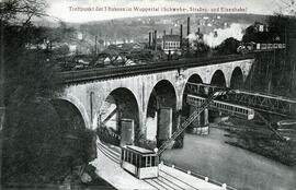 Lugar de encuentro de tres medios de transporte en Wuppertal. Funicular aéreo y ferrocarril.