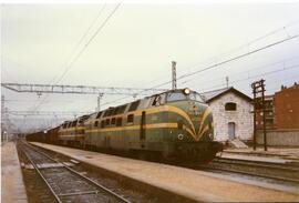 Locomotora diésel hidromecánica 340 - 006 - 6 de la serie 340 - 001 a 032 de RENFE, ex. 4006 de l...