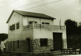 Equipo de línea con taller y vivienda del depósito de Cajo en la línea de Venta de Baños a Santander