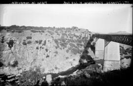 Puente o viaducto de Vadollano, de tres tramos, en el km 304,508 de la línea de Manzanares a Córd...