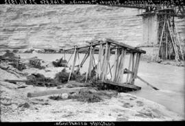 Puente de Matarraña IV, situado en el km 148,850 de la línea de Zaragoza a Barcelona, entre los m...