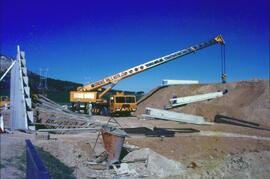 Grúa en las obras de construcción de la variante de Venta de Baños