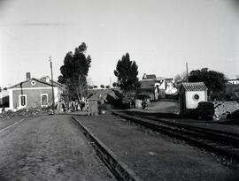 Casilla y garita del paso a nivel de la estación de Valencia de Alcántara de la línea de Cáceres ...