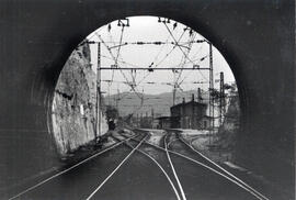 Estación de Monistrol vista desde debajo del túnel de entrada lado San Vicente