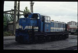 Tractores o locomotoras diésel 602 y 1004 de vía estrecha de la Minero Siderúrgica de Ponferrada ...