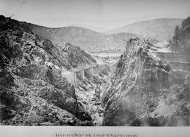 Puente del Muro de Despeñaperros, situado en el km 272,136 de la línea en construcción de Manzana...