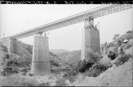 Puente o viaducto de Vadollano, de tres tramos, en el km 304,508 de la línea de Manzanares a Córd...