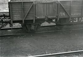 Vagón de bordes bajos Xfv 385.252 en un lugar sin identificar del trayecto entre Monforte de Lemo...