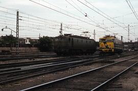 Locomotoras eléctricas de la serie 269 - 201 a 221 y 222 a 331 de RENFE, fabricadas por CAF, MACO...