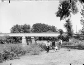 Puente antiguo sobre el Tajo, situado en el km 47,838 de la línea de Madrid a Alicante, dentro de...