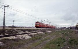 Automotores eléctricos de la serie 444 de RENFE, conocidos como electrotrenes, coches motores 9 -...