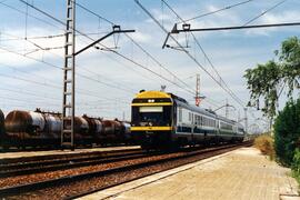 Electrotrenes serie 444-500, construidos por Construcciones y Auxiliar de Ferrocarriles (CAF) y M...